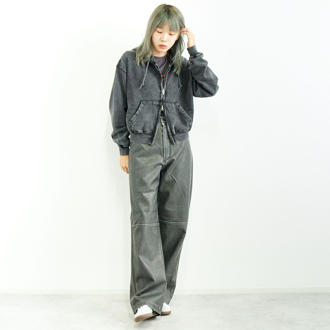 Jeans Factory Clothes [ジーンズファクトリークローズ] T/Cケミカル加工 裏毛ジップパーカー [2423-426IN] BLACK &&モデル身長：167cm 着用サイズ：S&&