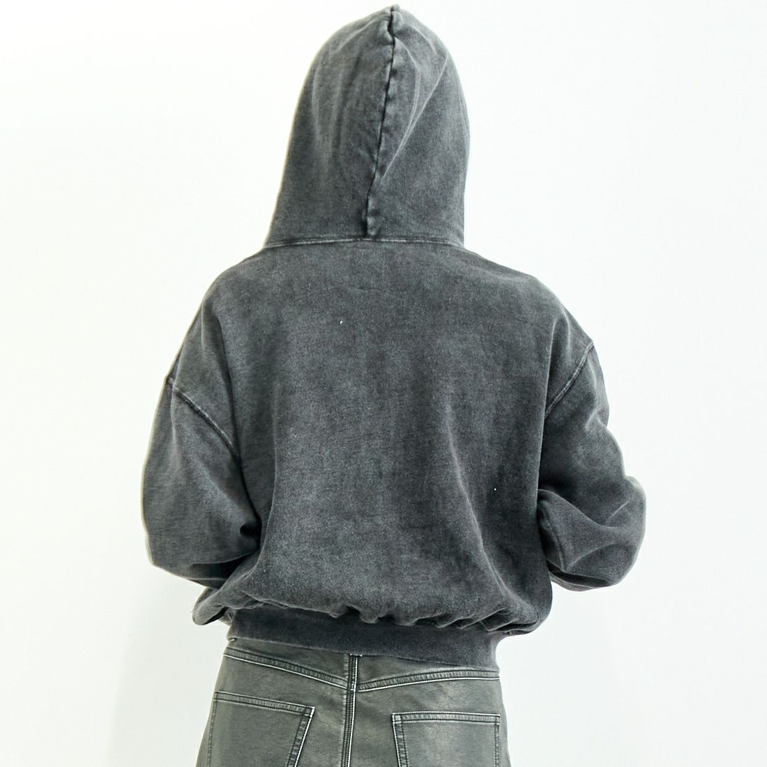 Jeans Factory Clothes [ジーンズファクトリークローズ] T/Cケミカル加工 裏毛ジップパーカー [2423-426IN] BLACK &&モデル身長：167cm 着用サイズ：S&&