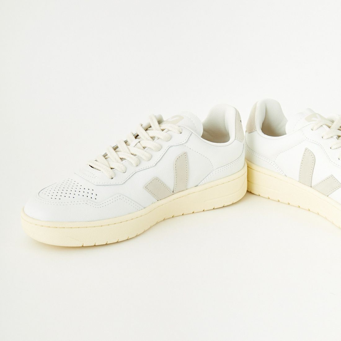 VEJA [ヴェジャ] レザースニーカー [V-90] E-WHT NATU