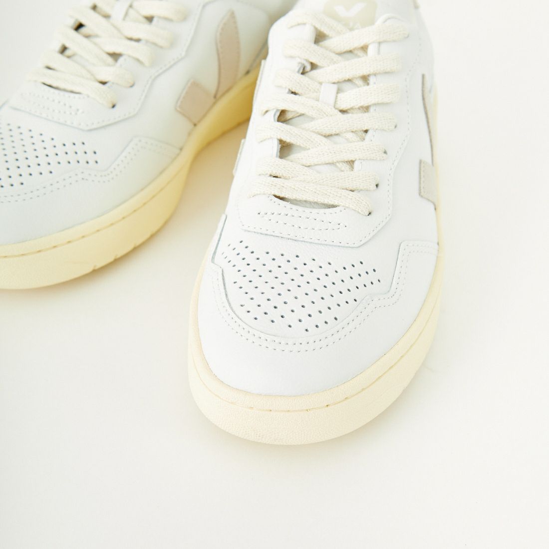 VEJA [ヴェジャ] レザースニーカー [V-90] E-WHT NATU