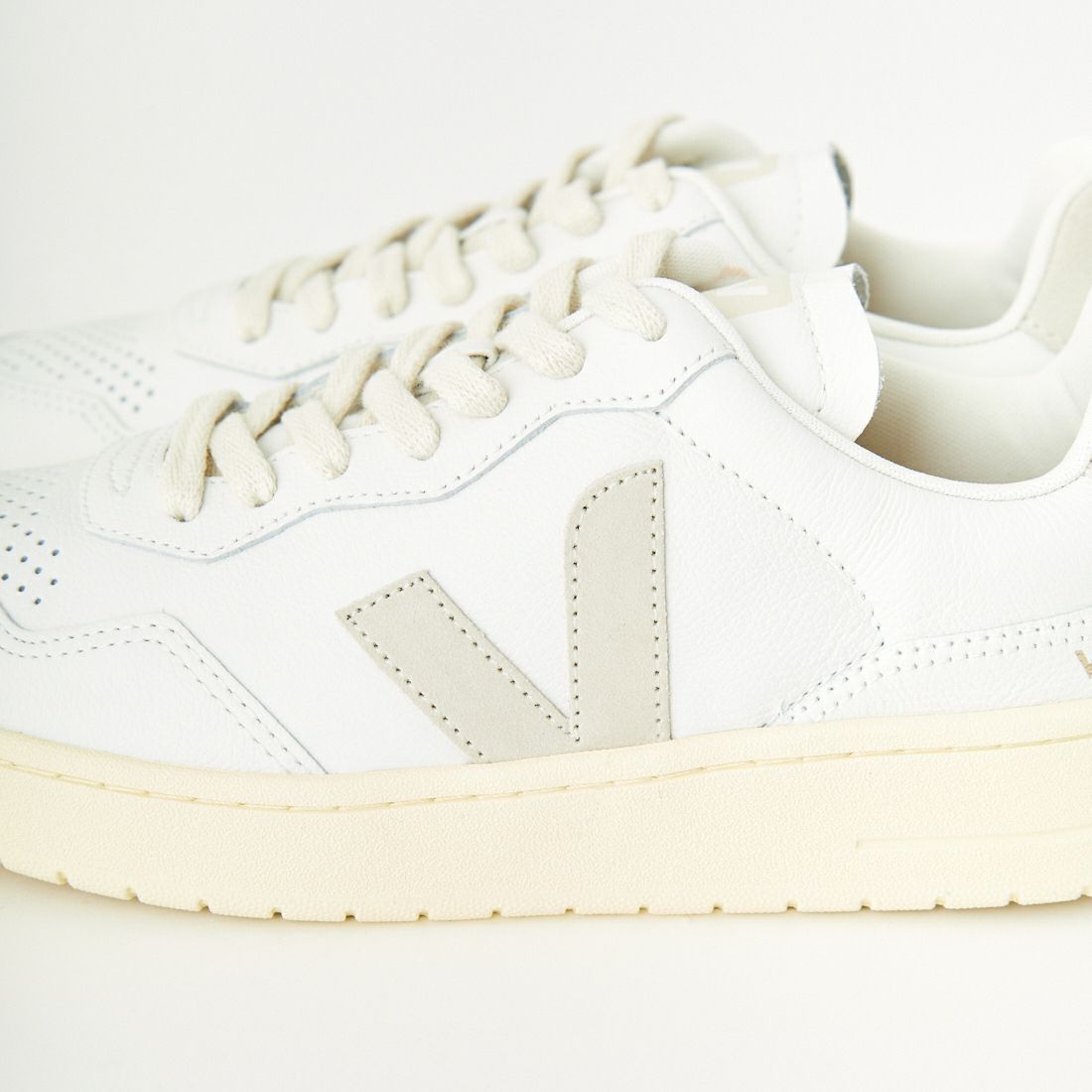 VEJA [ヴェジャ] レザースニーカー [V-90] E-WHT NATU