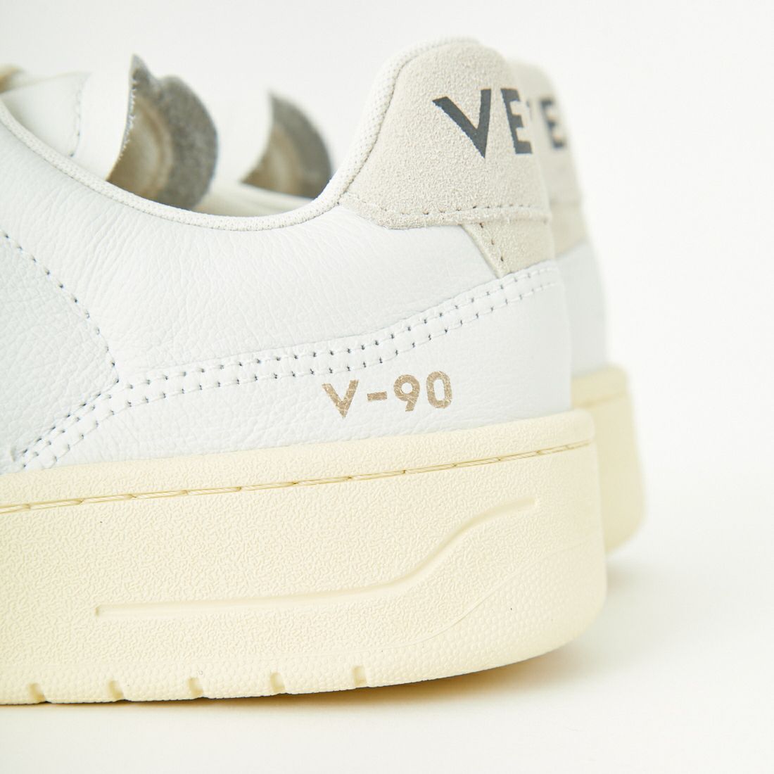 VEJA [ヴェジャ] レザースニーカー [V-90] E-WHT NATU