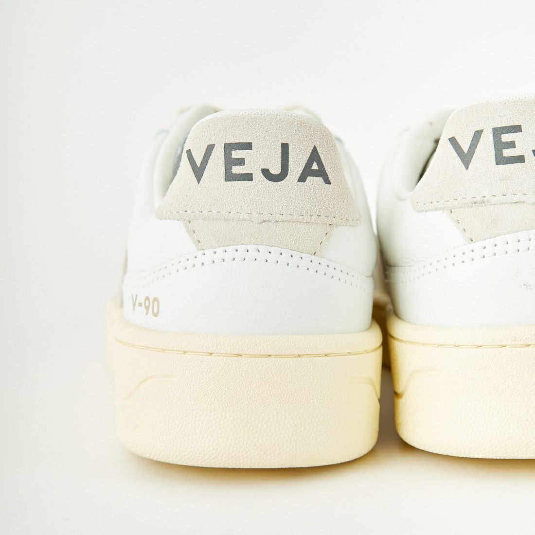 VEJA [ヴェジャ] レザースニーカー [V-90] E-WHT NATU