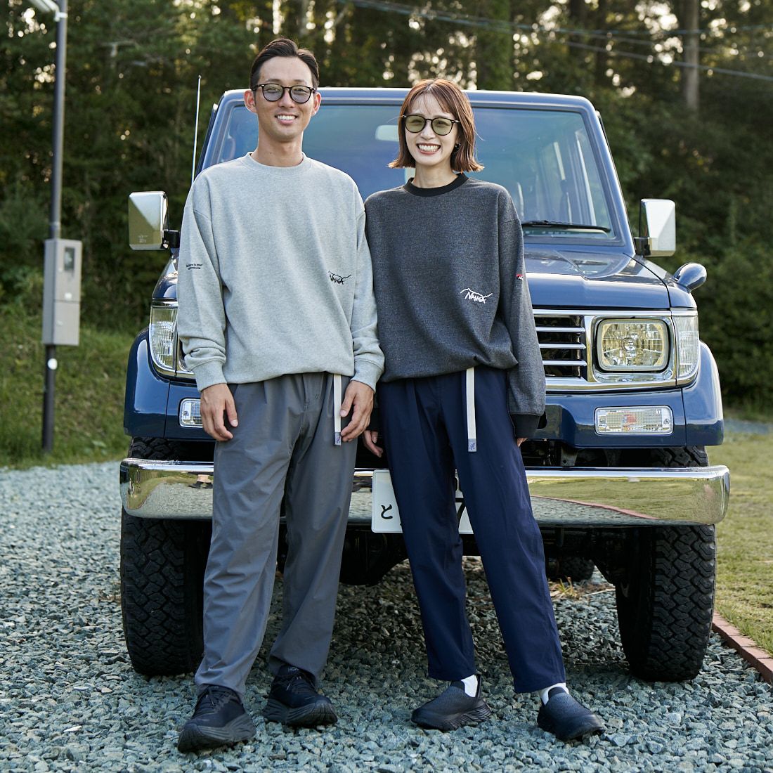 JEANSFACTORY × NANGA [ジーンズファクトリー × ナンガ] 別注 ブランドロゴ刺繍 ドローコードスウェット [NW24AW-JF4] GRAY &&モデル身長：167cm 着用サイズ：S&&