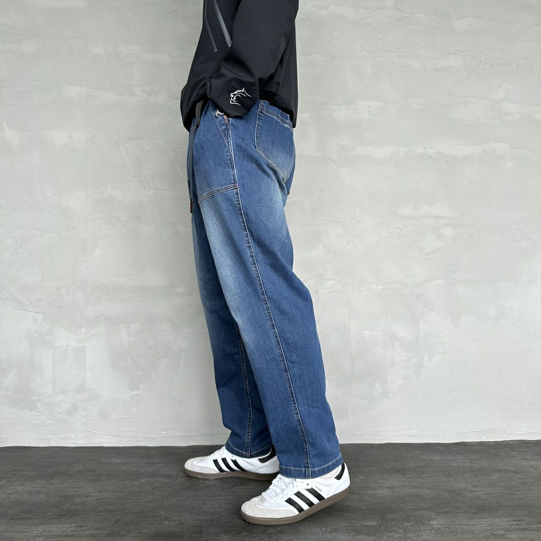GRAMiCCi [グラミチ] ストレッチデニム ルーズテーパードリッジパンツ [G3FU-P052] DARK USED &&モデル身長：179cm 着用サイズ：L&&