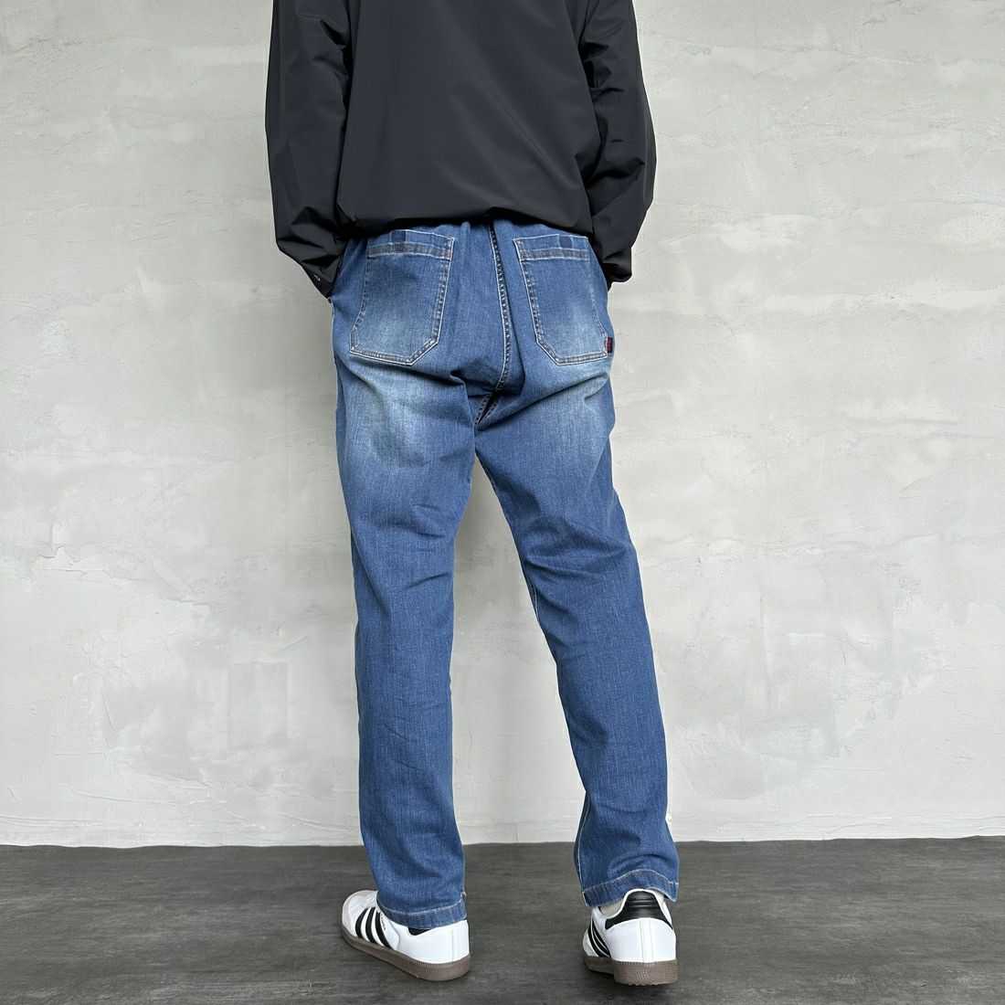 GRAMiCCi [グラミチ] ストレッチデニム ルーズテーパードリッジパンツ [G3FU-P052] DARK USED &&モデル身長：179cm 着用サイズ：L&&