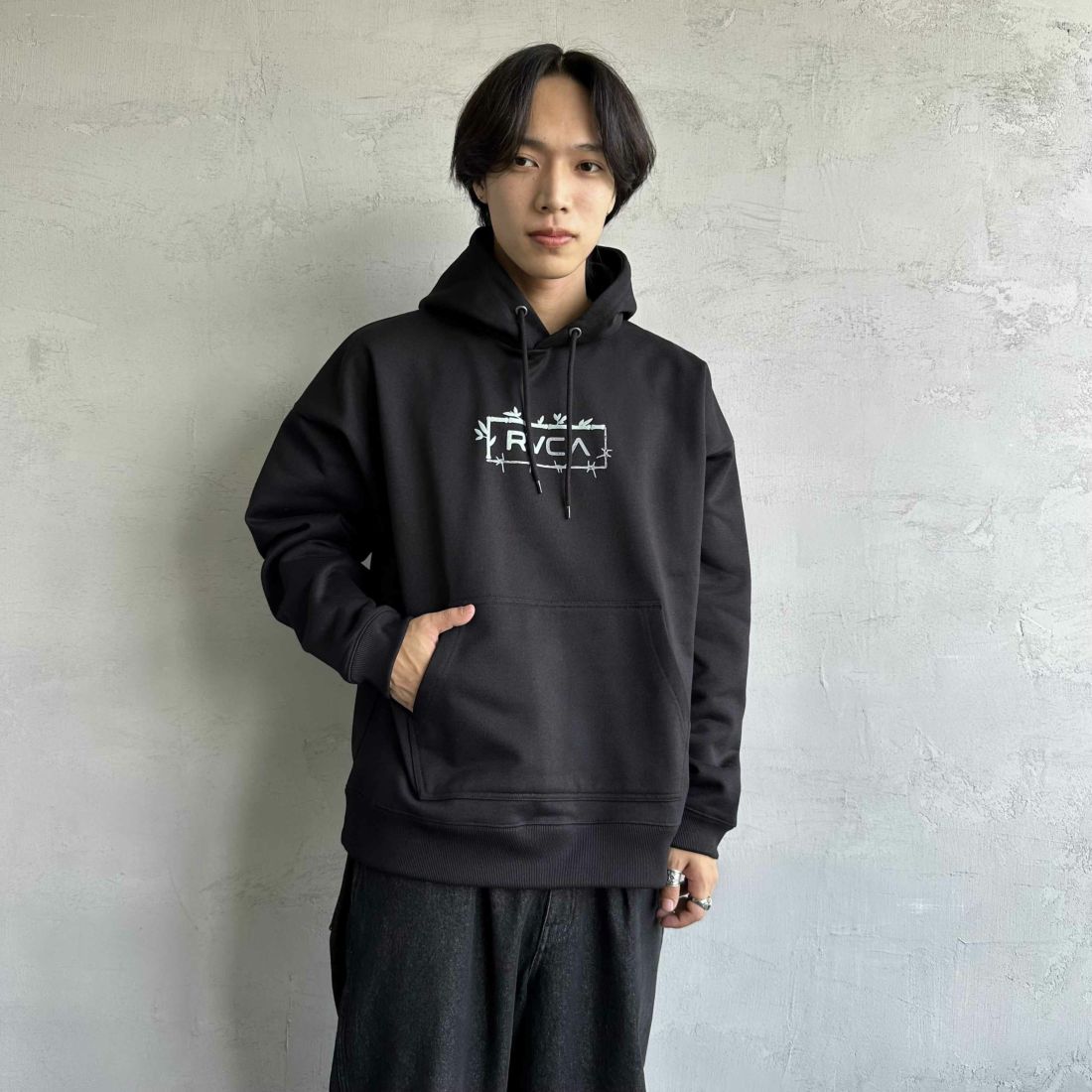 RVCA [ルーカ] BORDERED フーディ [BE042-039] BLK &&モデル身長：179cm 着用サイズ：M&&