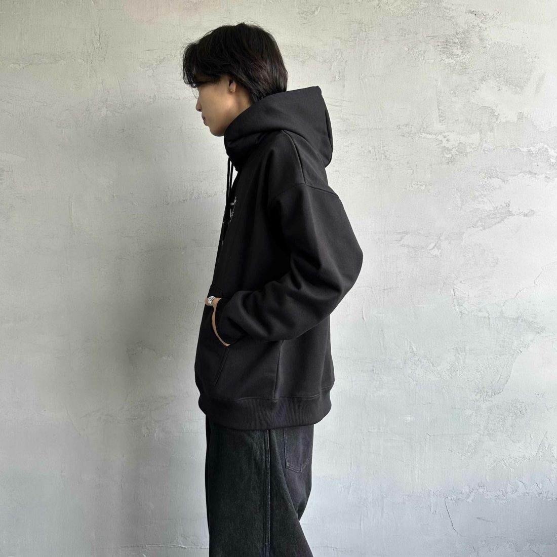 RVCA [ルーカ] BORDERED フーディ [BE042-039] BLK &&モデル身長：179cm 着用サイズ：M&&