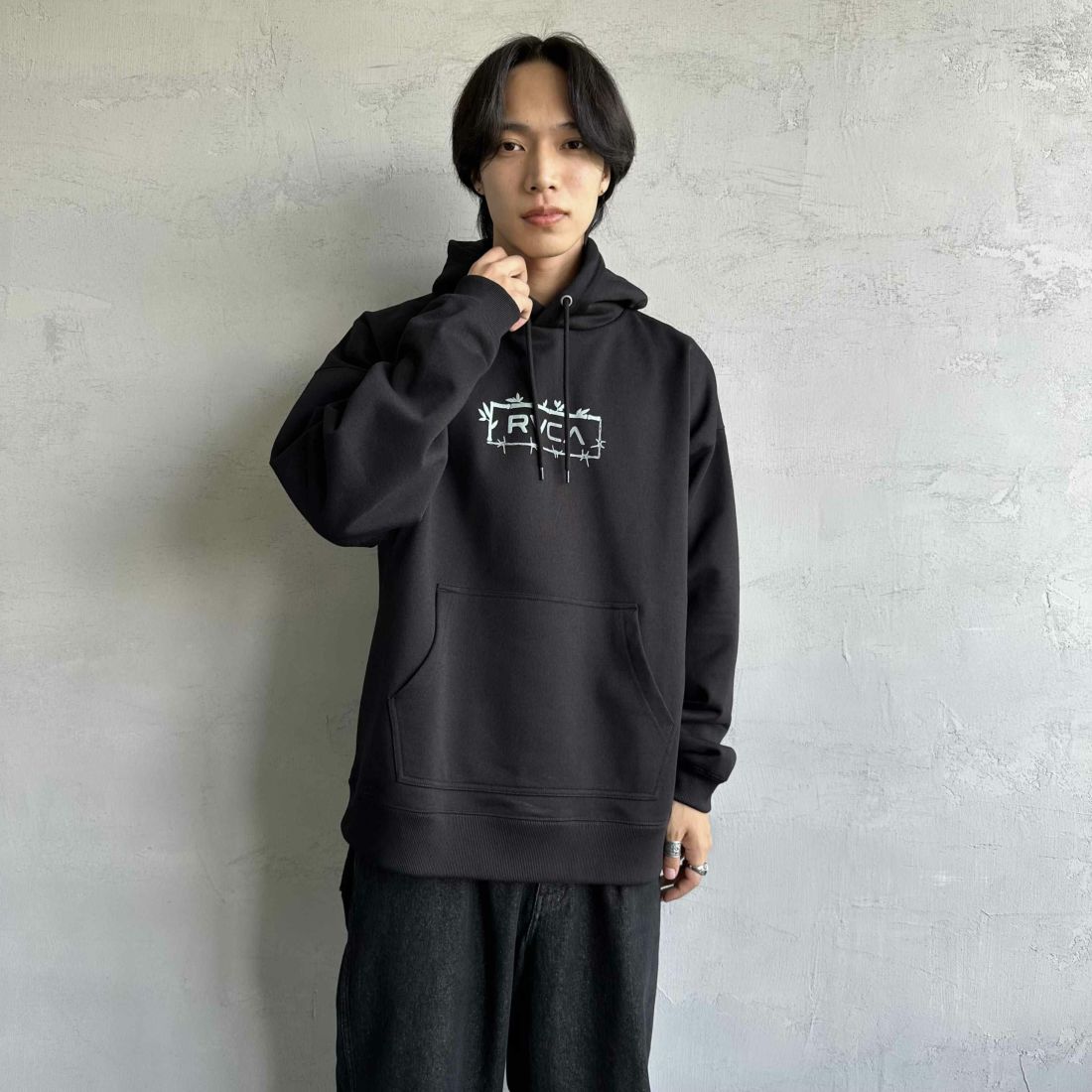 RVCA [ルーカ] BORDERED フーディ [BE042-039] BLK &&モデル身長：179cm 着用サイズ：L&&