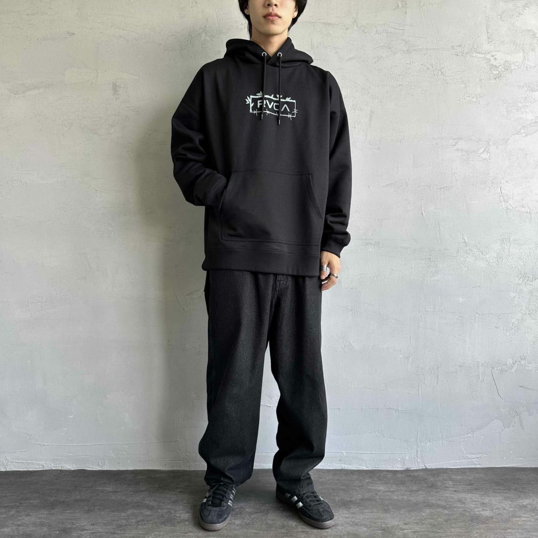 RVCA [ルーカ] BORDERED フーディ [BE042-039] BLK &&モデル身長：179cm 着用サイズ：L&&