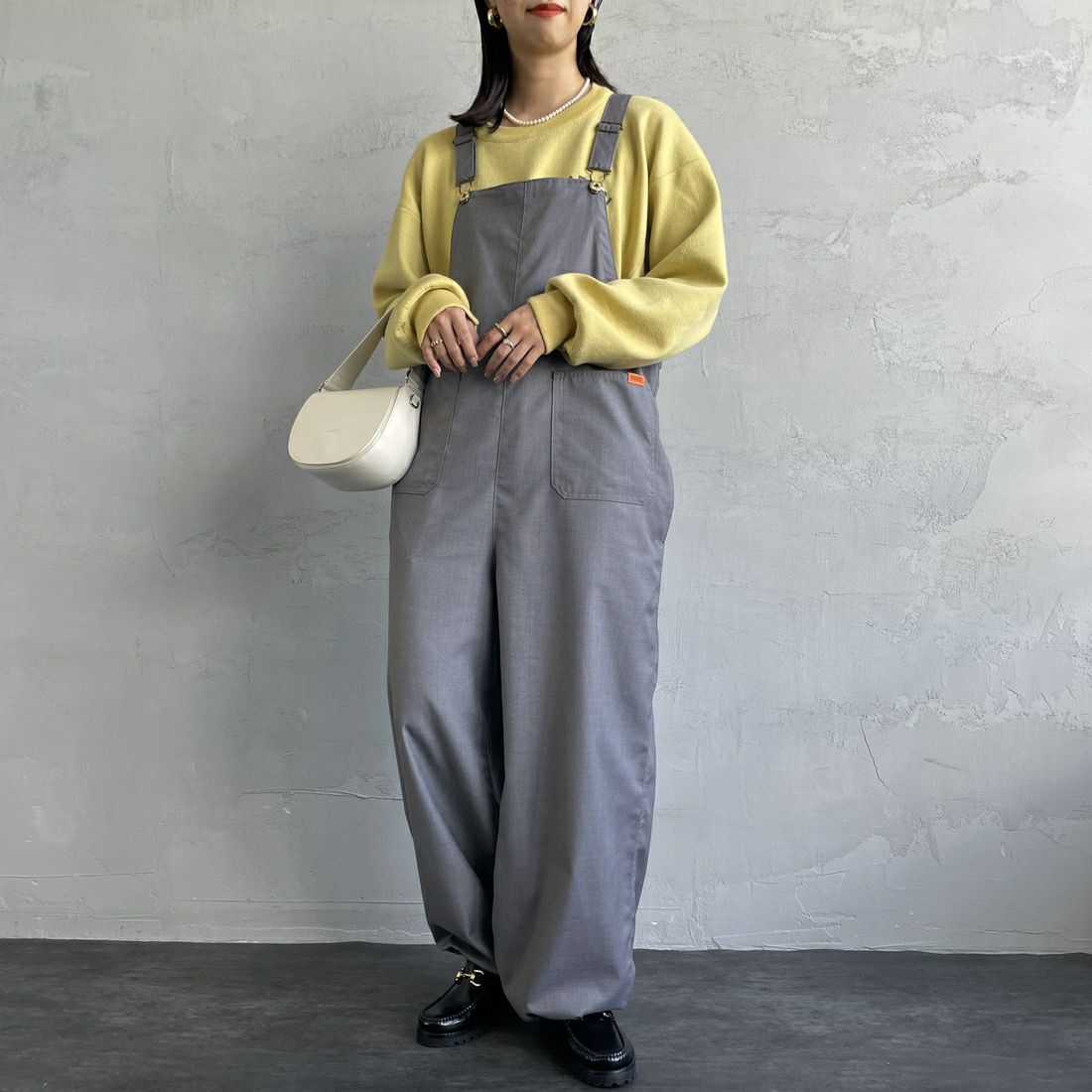UNIVERSAL OVERALL [ユニバーサルオーバーオール] 裾ドローコードオーバーオール [U2432800IN-JF] GRAY&&モデル身長：163cm 着用サイズ：F&&