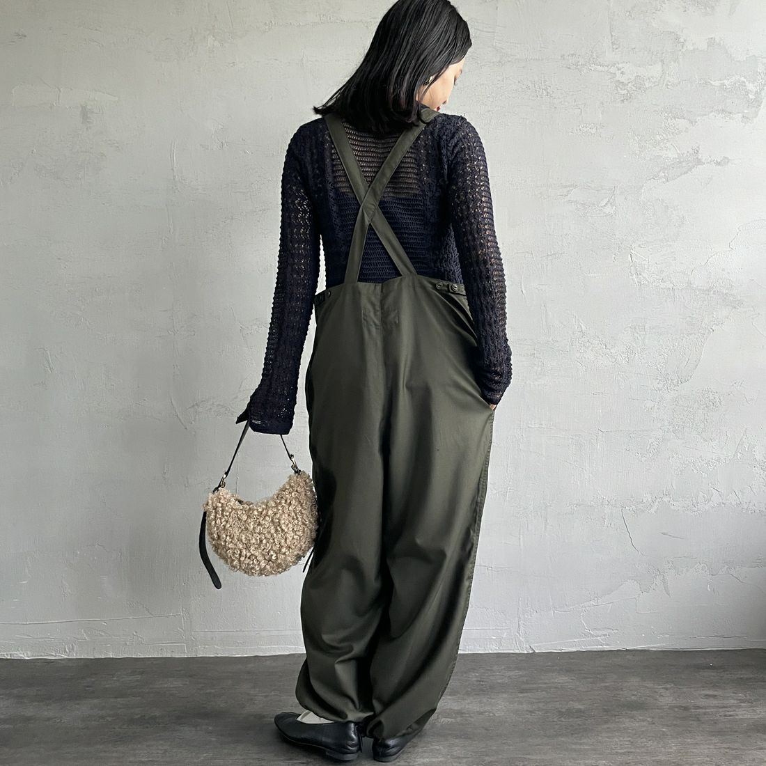 UNIVERSAL OVERALL [ユニバーサルオーバーオール] 裾ドローコードオーバーオール [U2432800IN-JF] KHAKI&&モデル身長：163cm 着用サイズ：F&&