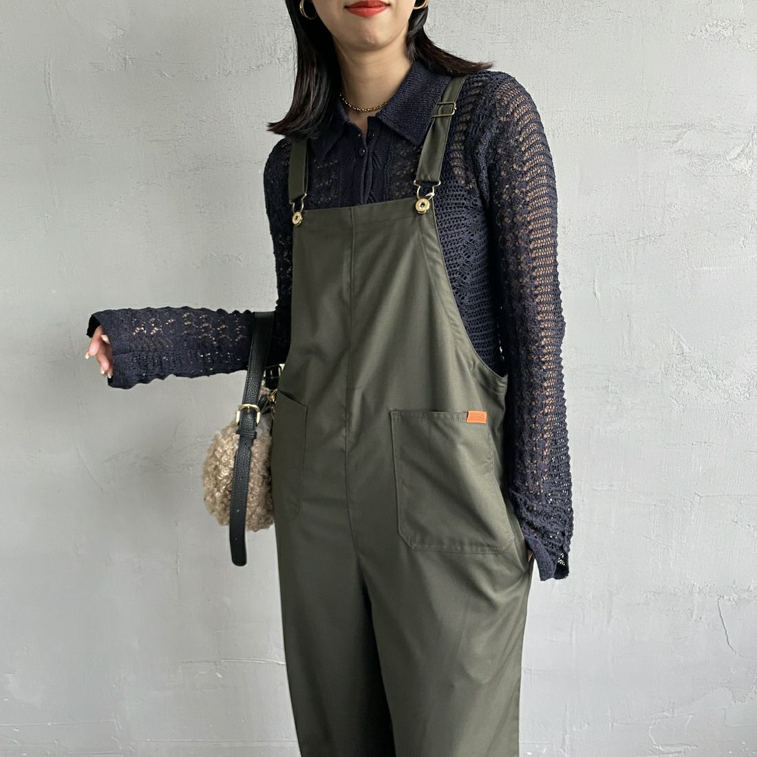 UNIVERSAL OVERALL [ユニバーサルオーバーオール] 裾ドローコードオーバーオール [U2432800IN-JF] KHAKI&&モデル身長：163cm 着用サイズ：F&&