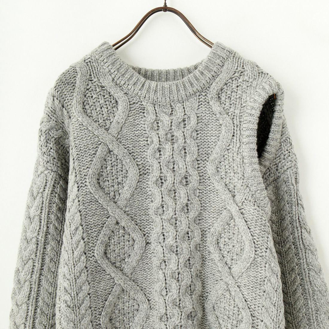 +81 BRANCA [ハチイチブランカ] ケーブル編みニットプルオーバー [81B-24AW-K05] GRAY