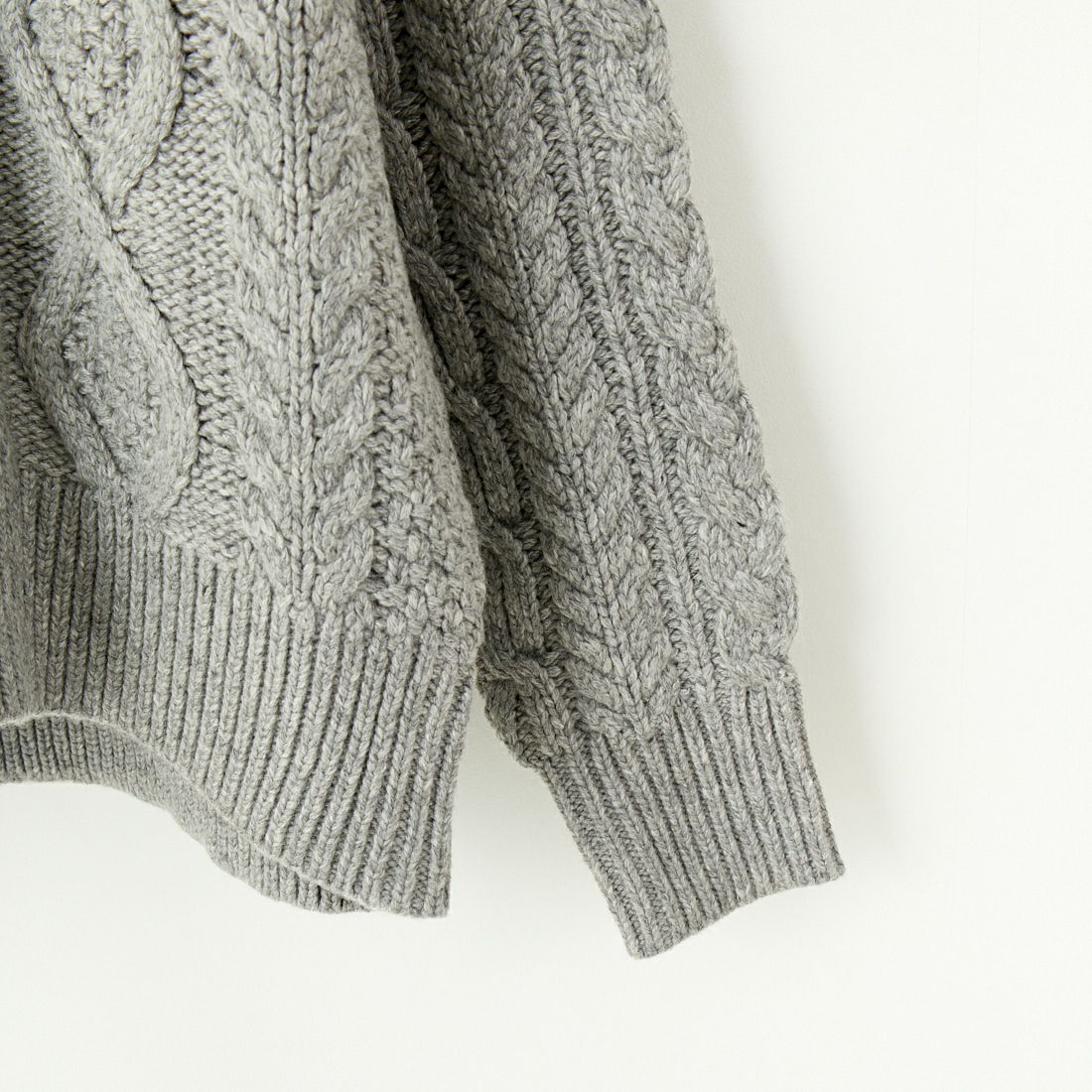 +81 BRANCA [ハチイチブランカ] ケーブル編みニットプルオーバー [81B-24AW-K05] GRAY