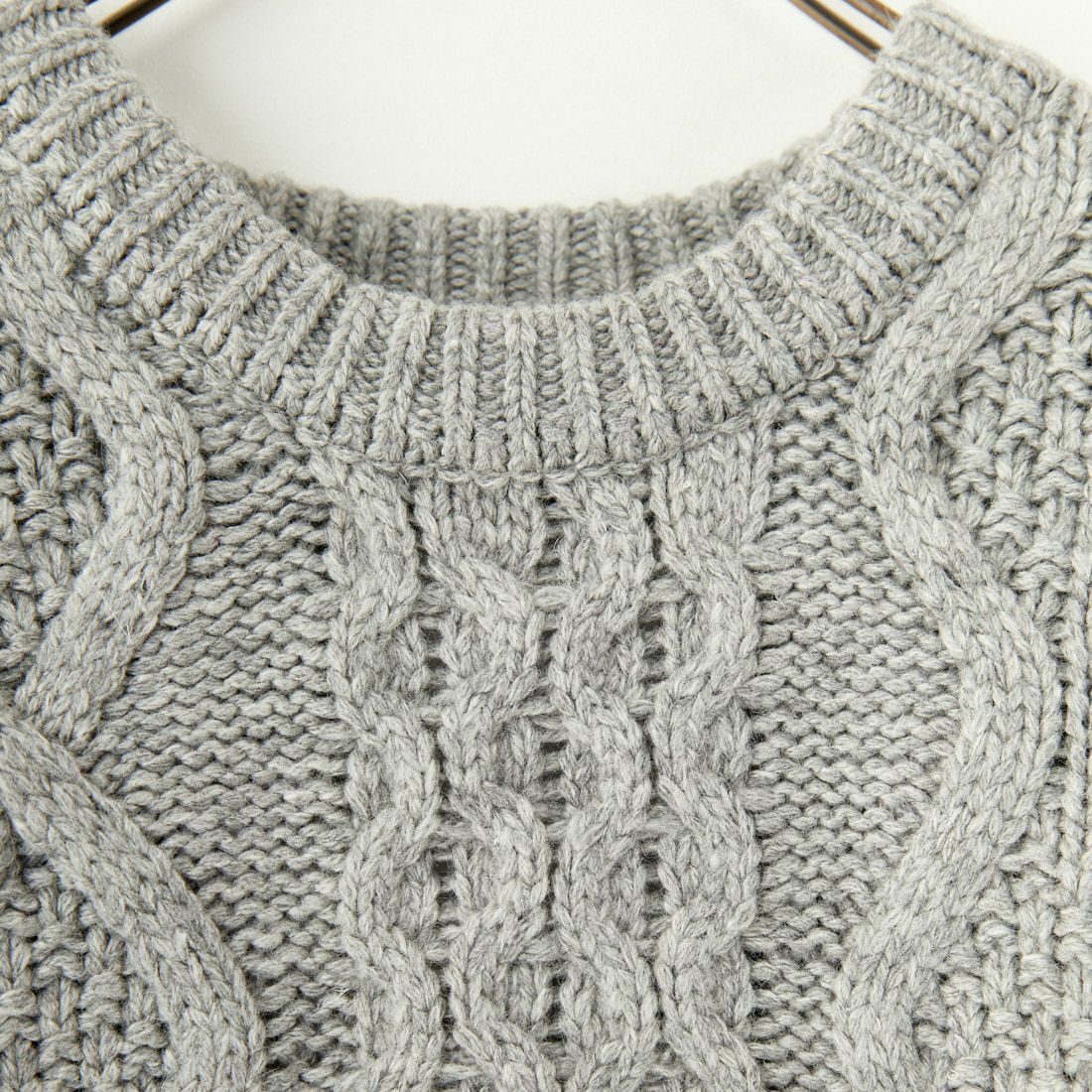 +81 BRANCA [ハチイチブランカ] ケーブル編みニットプルオーバー [81B-24AW-K05] GRAY