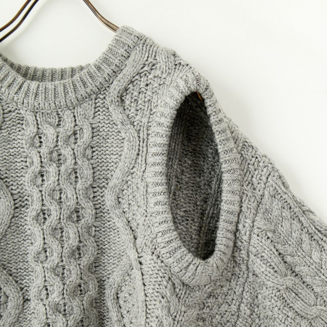 +81 BRANCA [ハチイチブランカ] ケーブル編みニットプルオーバー [81B-24AW-K05] GRAY