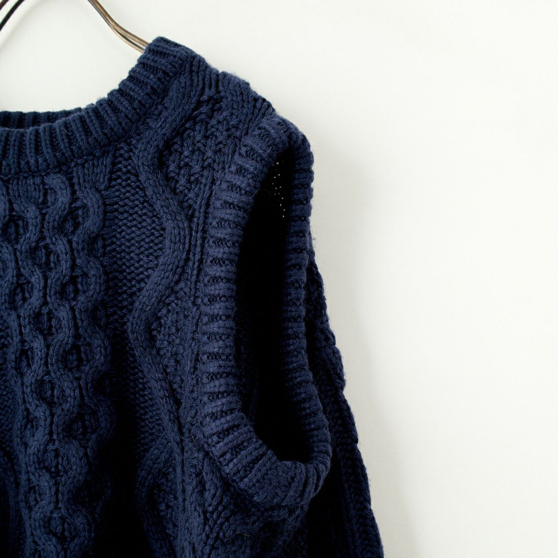 +81 BRANCA [ハチイチブランカ] ケーブル編みニットプルオーバー [81B-24AW-K05] NAVY