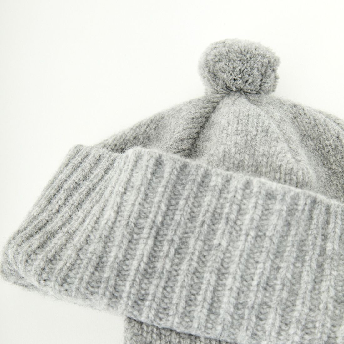 NINE TAILOR [ナインテイラー] Stalk Flap Watch ポンポンニット帽 [N-1318] L.GREY