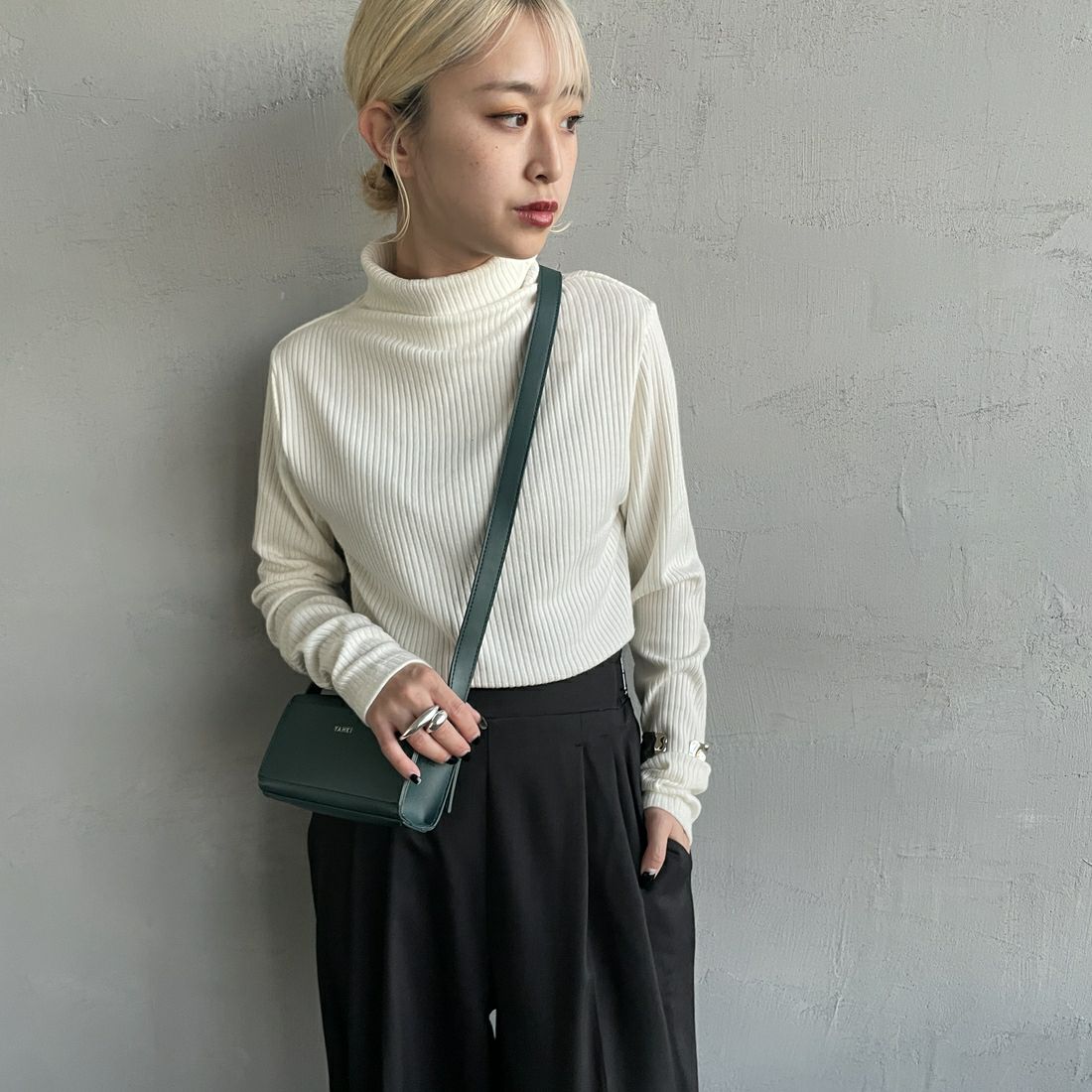 O.WHITE&&モデル身長：150cm 着用サイズ：0&&
