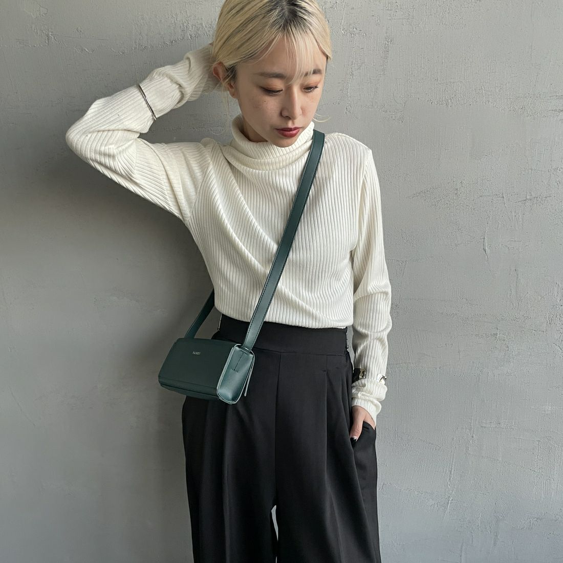 Noir Fabrik [ヌワールファブリック] ハイネックリブカットソー [JFW-C053] O.WHITE&&モデル身長：150cm 着用サイズ：0&&