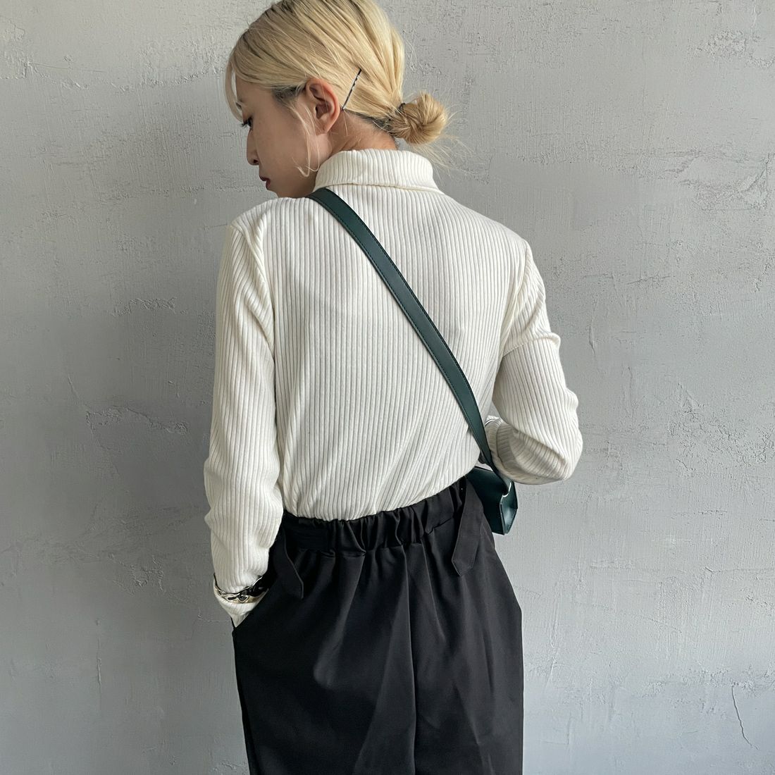 Noir Fabrik [ヌワールファブリック] ハイネックリブカットソー [JFW-C053] O.WHITE&&モデル身長：150cm 着用サイズ：0&&