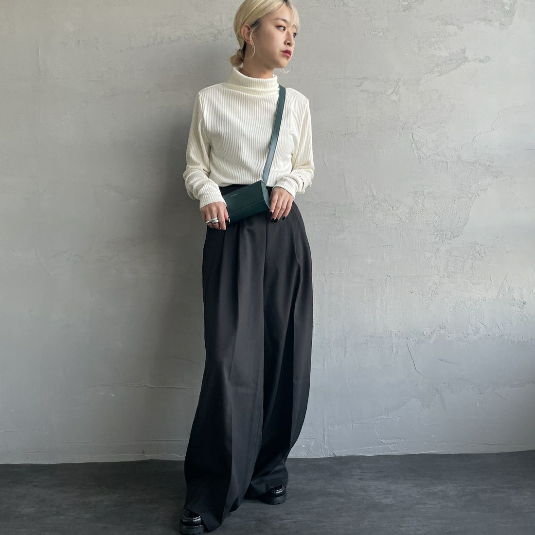 Noir Fabrik [ヌワールファブリック] ハイネックリブカットソー [JFW-C053] O.WHITE&&モデル身長：150cm 着用サイズ：0&&