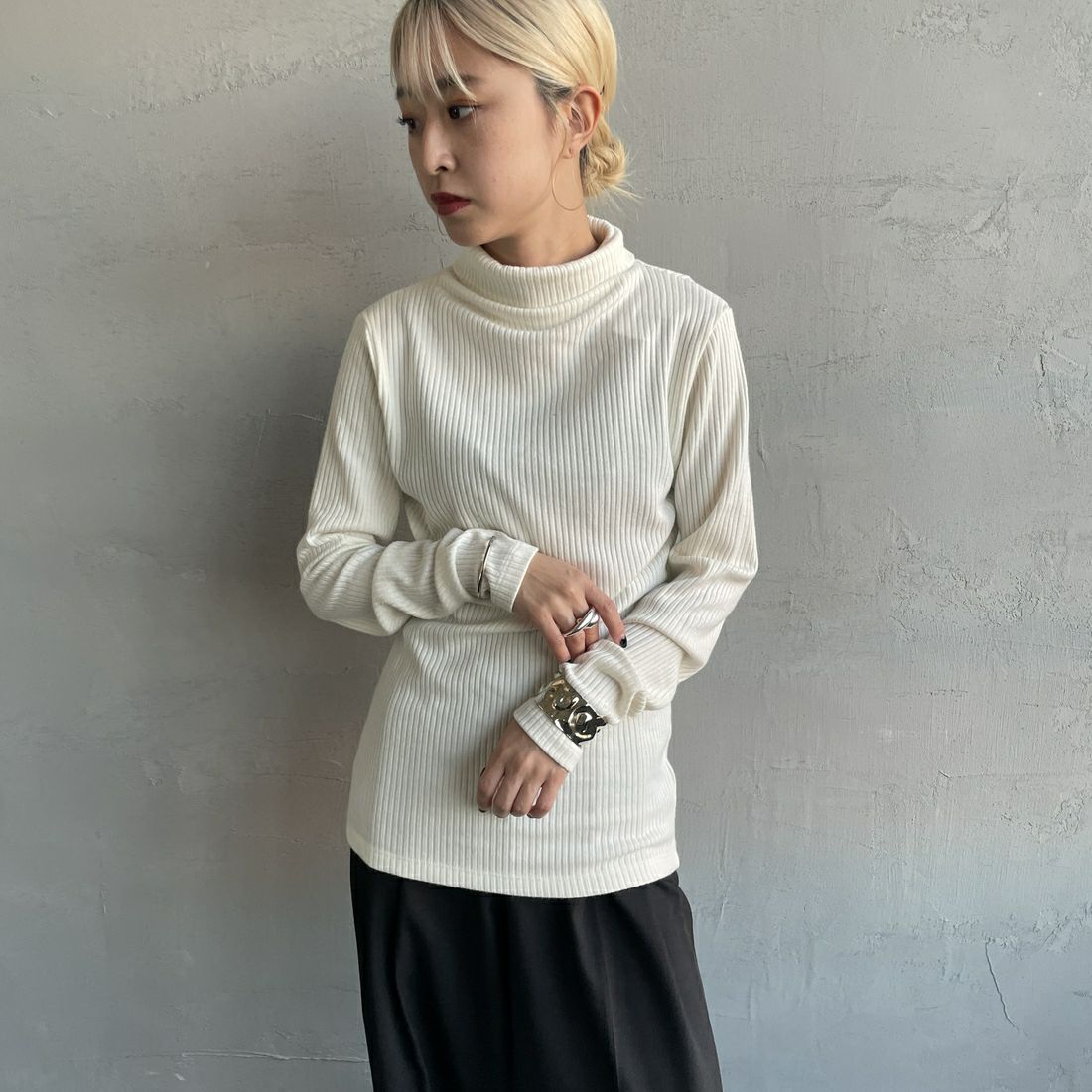 Noir Fabrik [ヌワールファブリック] ハイネックリブカットソー [JFW-C053] O.WHITE&&モデル身長：150cm 着用サイズ：0&&