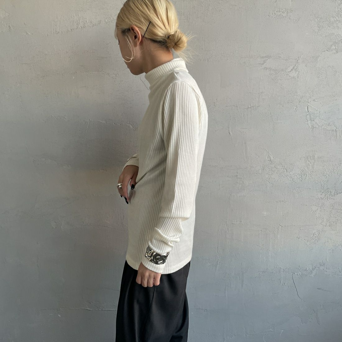 Noir Fabrik [ヌワールファブリック] ハイネックリブカットソー [JFW-C053] O.WHITE&&モデル身長：150cm 着用サイズ：0&&