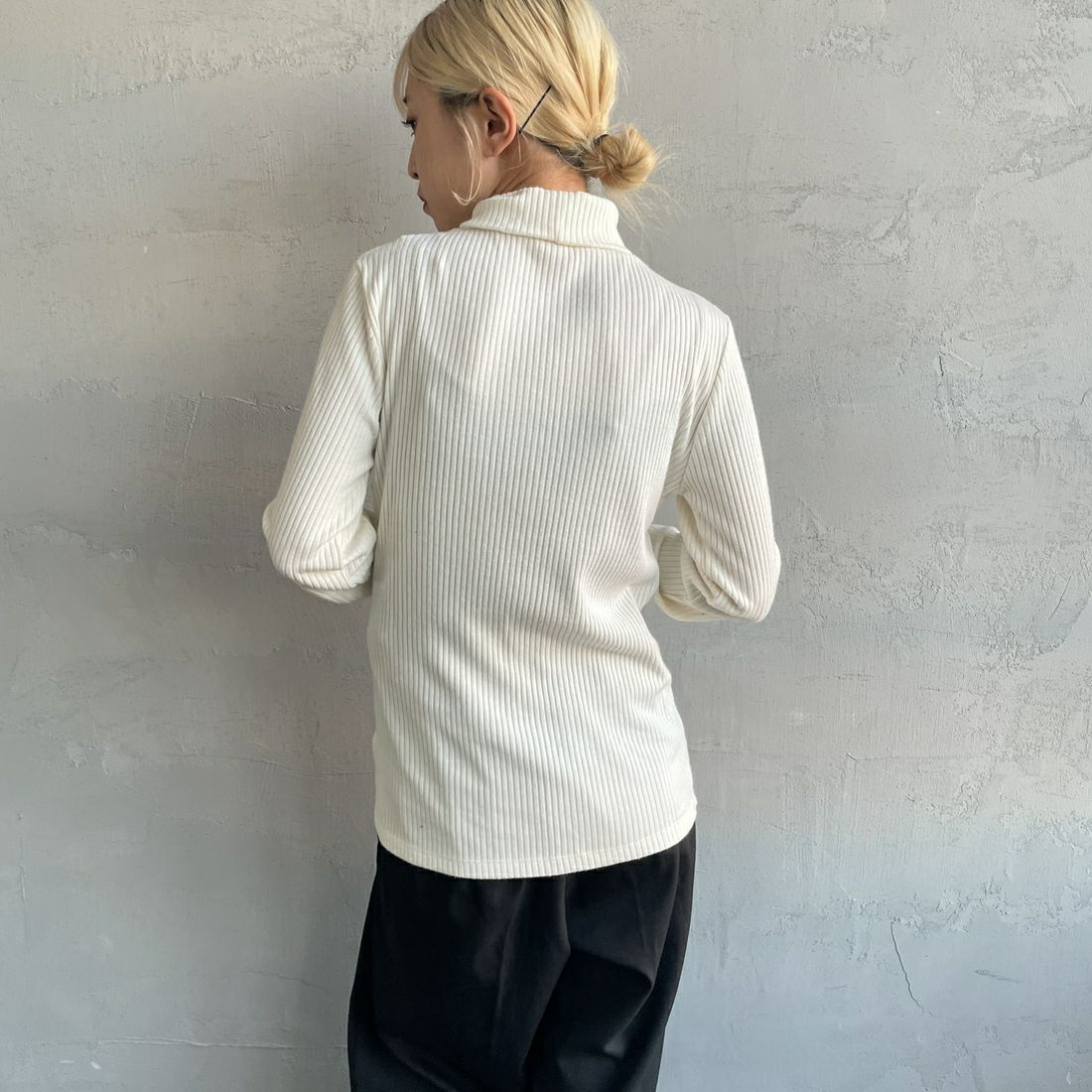 Noir Fabrik [ヌワールファブリック] ハイネックリブカットソー [JFW-C053] O.WHITE&&モデル身長：150cm 着用サイズ：0&&