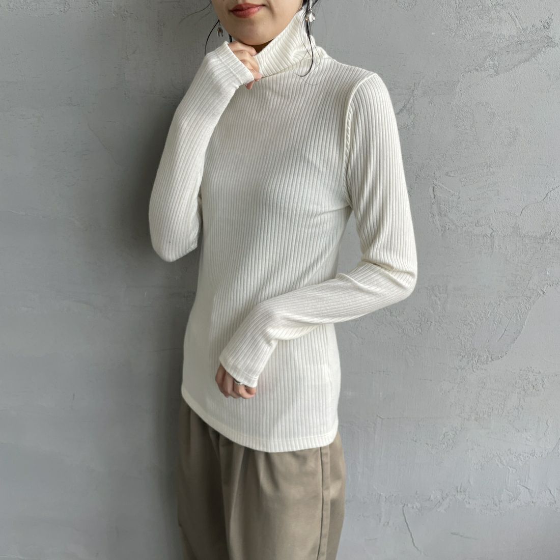 Noir Fabrik [ヌワールファブリック] ハイネックリブカットソー [JFW-C053] O.WHITE&&モデル身長：160cm 着用サイズ：0&&
