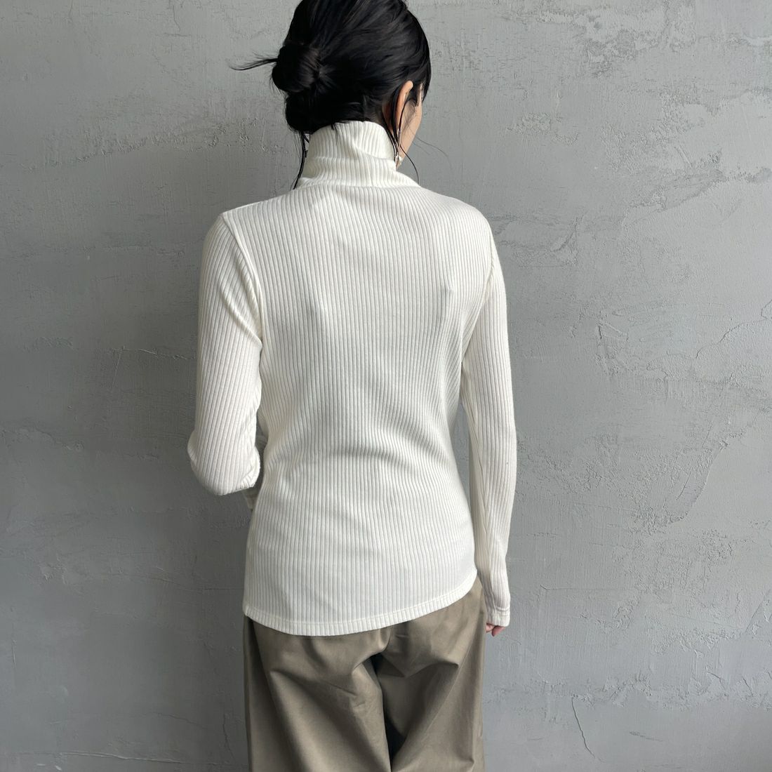 Noir Fabrik [ヌワールファブリック] ハイネックリブカットソー [JFW-C053] O.WHITE&&モデル身長：160cm 着用サイズ：0&&