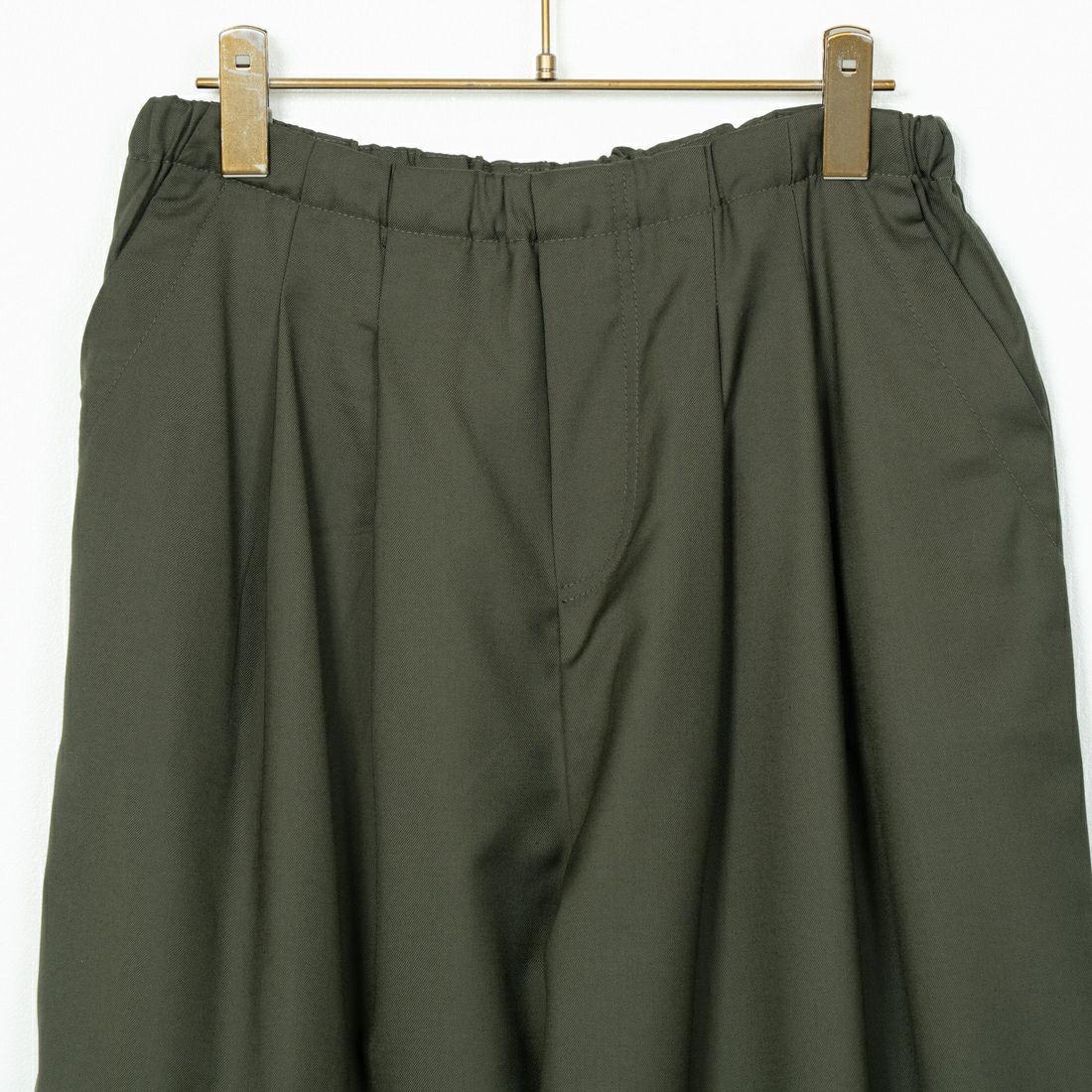 UNIVERSAL OVERALL [ユニバーサルオーバーオール] 別注 イージーワイドエッグパンツ [U2432630IN-JF] KHAKI