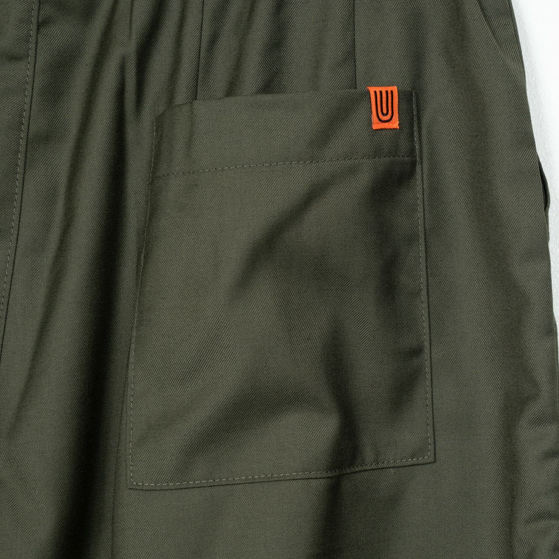 UNIVERSAL OVERALL [ユニバーサルオーバーオール] 別注 イージーワイドエッグパンツ [U2432630IN-JF] KHAKI