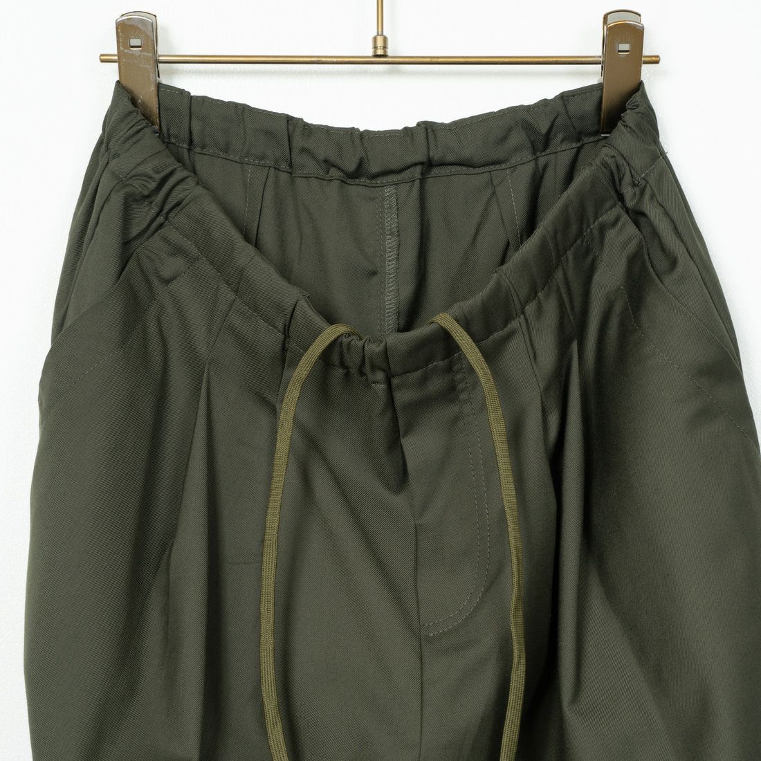 UNIVERSAL OVERALL [ユニバーサルオーバーオール] 別注 イージーワイドエッグパンツ [U2432630IN-JF] KHAKI
