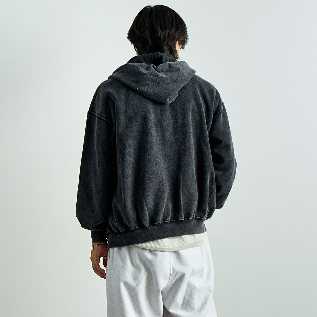 Jeans Factory Clothes [ジーンズファクトリークローズ] T/Cケミカルカコウウラケジップパーカー [2423-426IN] BLACK &&モデル身長：179cm 着用サイズ：L&&