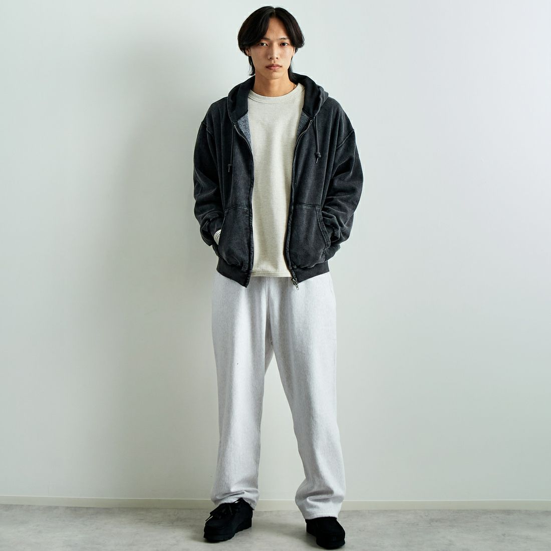 Jeans Factory Clothes [ジーンズファクトリークローズ] T/Cケミカルカコウウラケジップパーカー [2423-426IN] BLACK &&モデル身長：179cm 着用サイズ：L&&