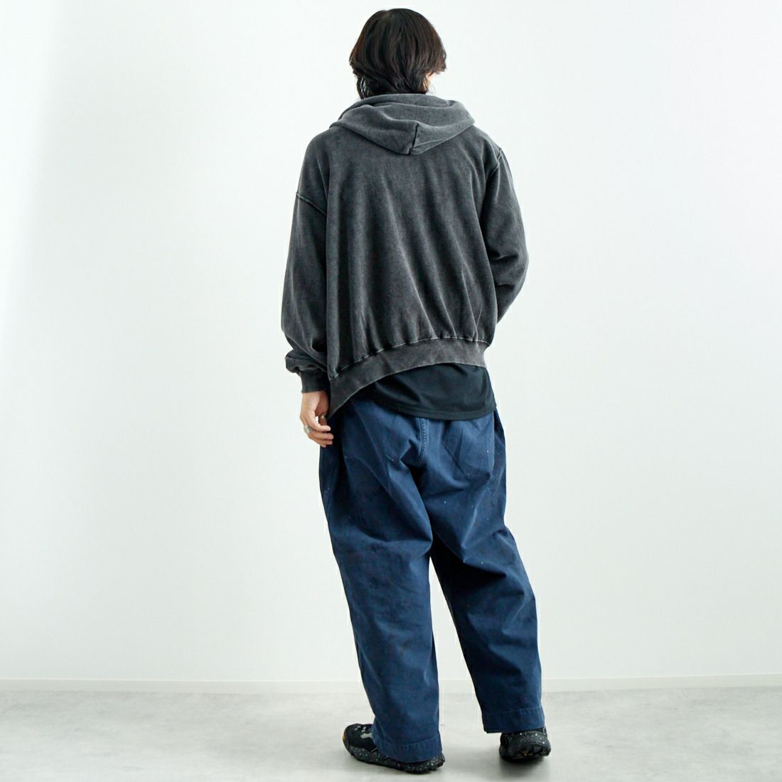 Jeans Factory Clothes [ジーンズファクトリークローズ] T/Cケミカルカコウウラケジップパーカー [2423-426IN] BLACK &&モデル身長：179cm 着用サイズ：L&&