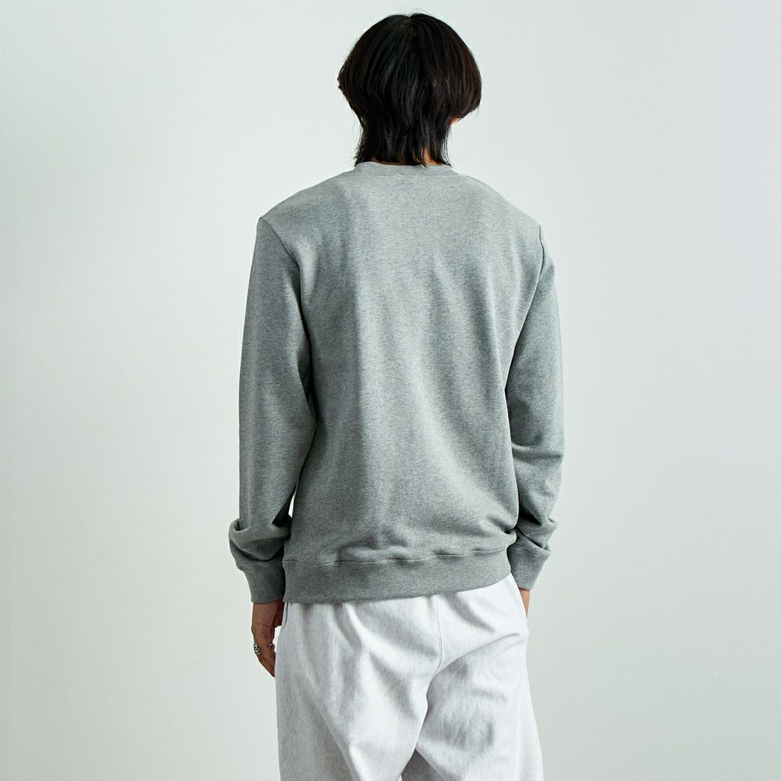 A.P.C. [アー・ペー・セー] ロゴ刺繍スウェット [APC-BRODE] 93 GRIS CH &&モデル身長：179cm 着用サイズ：M&&