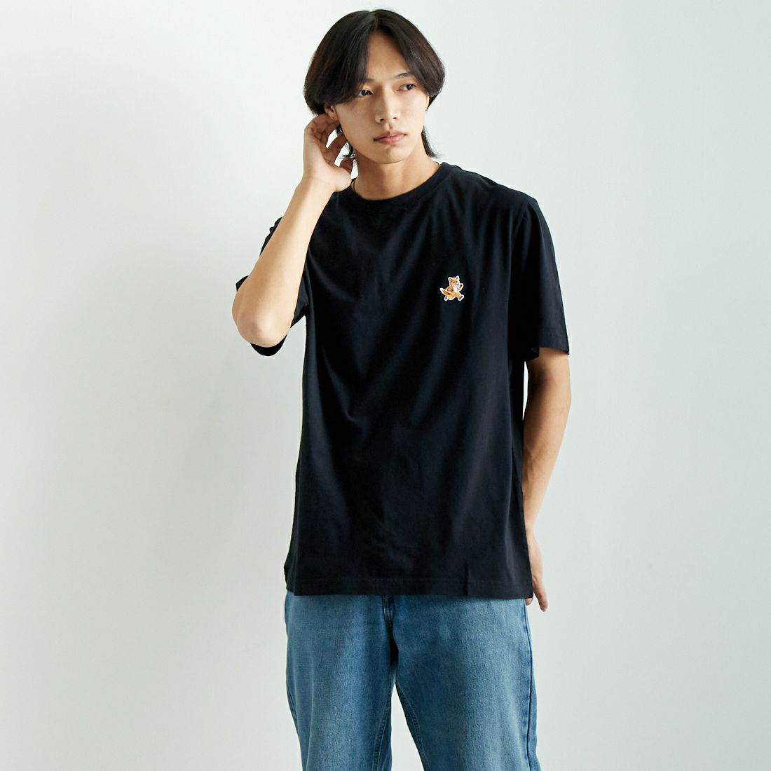 MAISON KITSUNE [メゾン キツネ] スピーディー フォックス パッチ コンフォート Tシャツ [MM00125KJ0008] BLACK &&モデル身長：179cm 着用サイズ：L&&