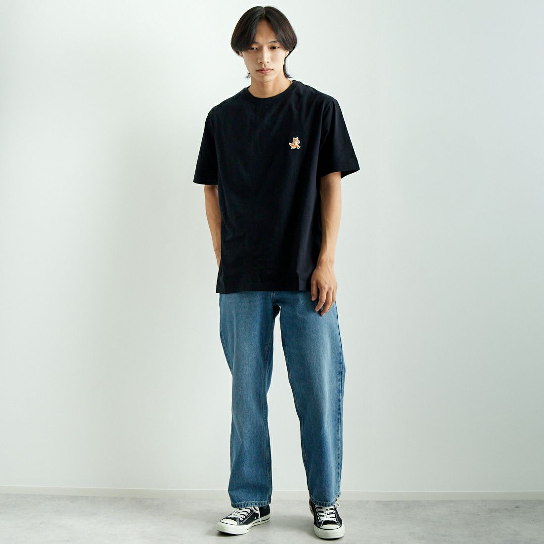 MAISON KITSUNE [メゾン キツネ] スピーディー フォックス パッチ コンフォート Tシャツ [MM00125KJ0008] BLACK &&モデル身長：179cm 着用サイズ：L&&