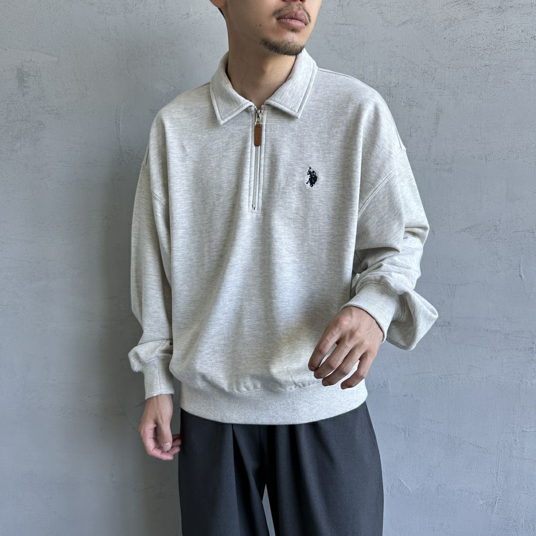 U.S.POLO ASSN. [ユーエスポロアッスン] 別注 ワンポイントロゴ刺繍 ハーフジップポロスウェット [PLM43103IN-JF] ASHｸﾞﾚｰ&&モデル身長：168cm 着用サイズ：M&&