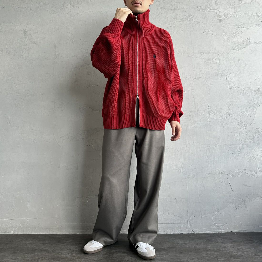 U.S.POLO ASSN. [ユーエスポロアッスン] 別注 ワンポイントロゴ刺繍 ドライバーズニットカーディガン [PLM43409IN-JF] ﾚｯﾄﾞ&&モデル身長：168cm 着用サイズ：M&&