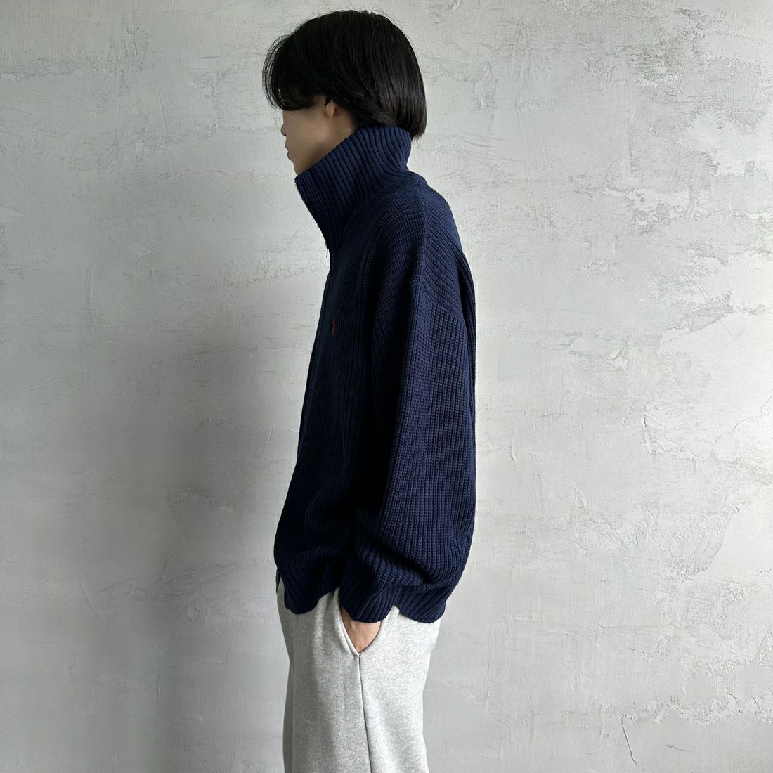 U.S.POLO ASSN. [ユーエスポロアッスン] 別注 ワンポイントロゴ刺繍 ドライバーズニットカーディガン [PLM43409IN-JF] ﾈｲﾋﾞｰ&&モデル身長：179cm 着用サイズ：L&&