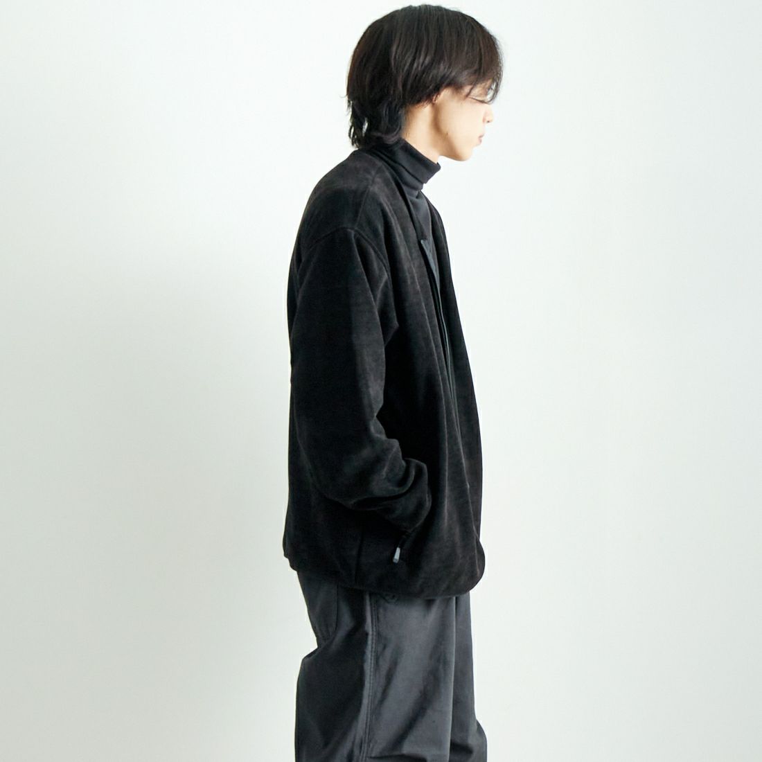 THOUSAND MILE [サウザンド マイル] ニットフリース ジップカーディガン [TM242KF00101] 09 BLACK &&モデル身長：179cm 着用サイズ：L&&