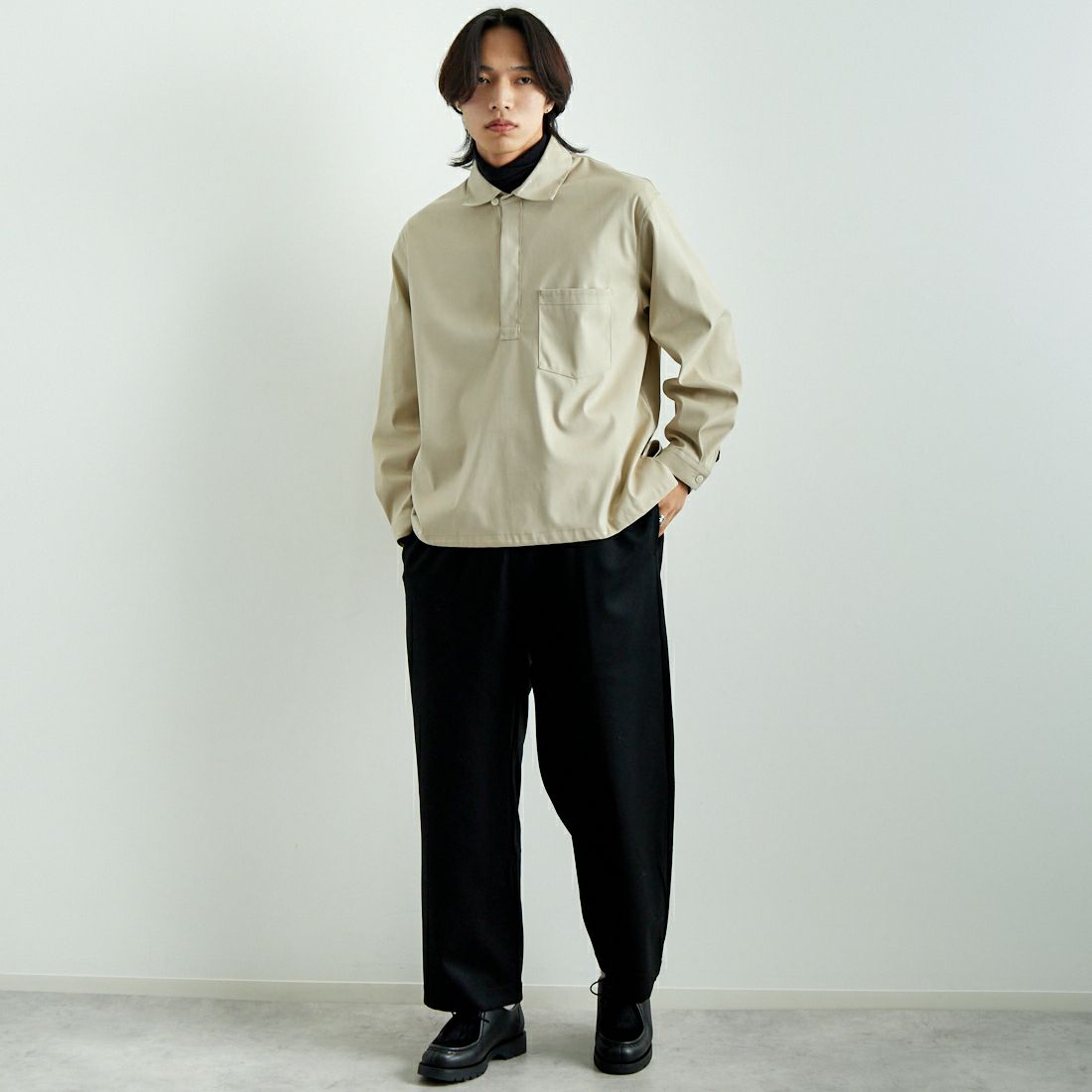 STILL BY HAND [スティルバイハンド] フェイクレザースキッパーシャツ [BL06243] IVORY &&モデル身長：179cm 着用サイズ：46&&