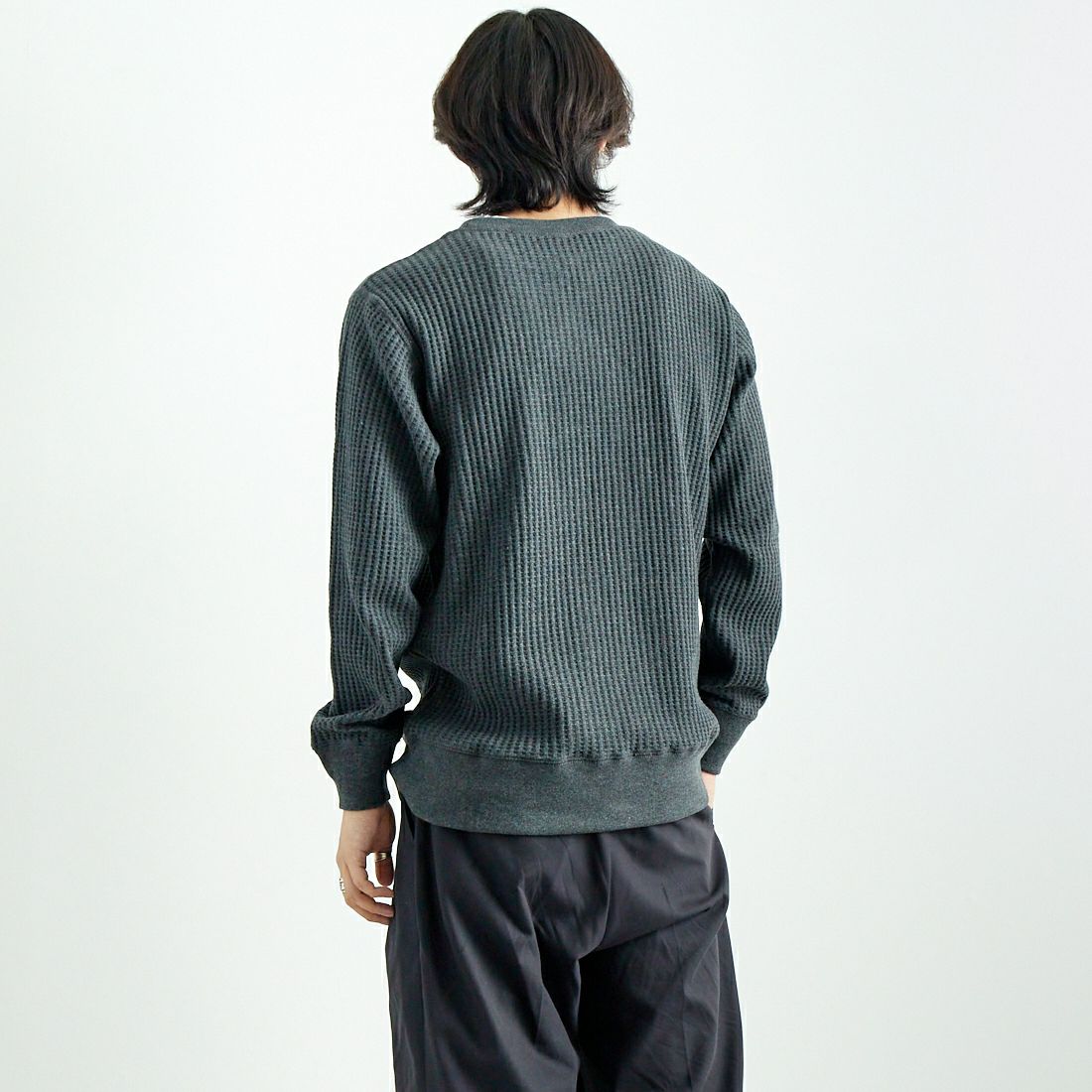 JE MORGAN [ジェイイーモーガン] ビッグワッフルクルーネックシャツ [JB001-52C] 18 ﾓｸCHARC &&モデル身長：179cm 着用サイズ：L&&