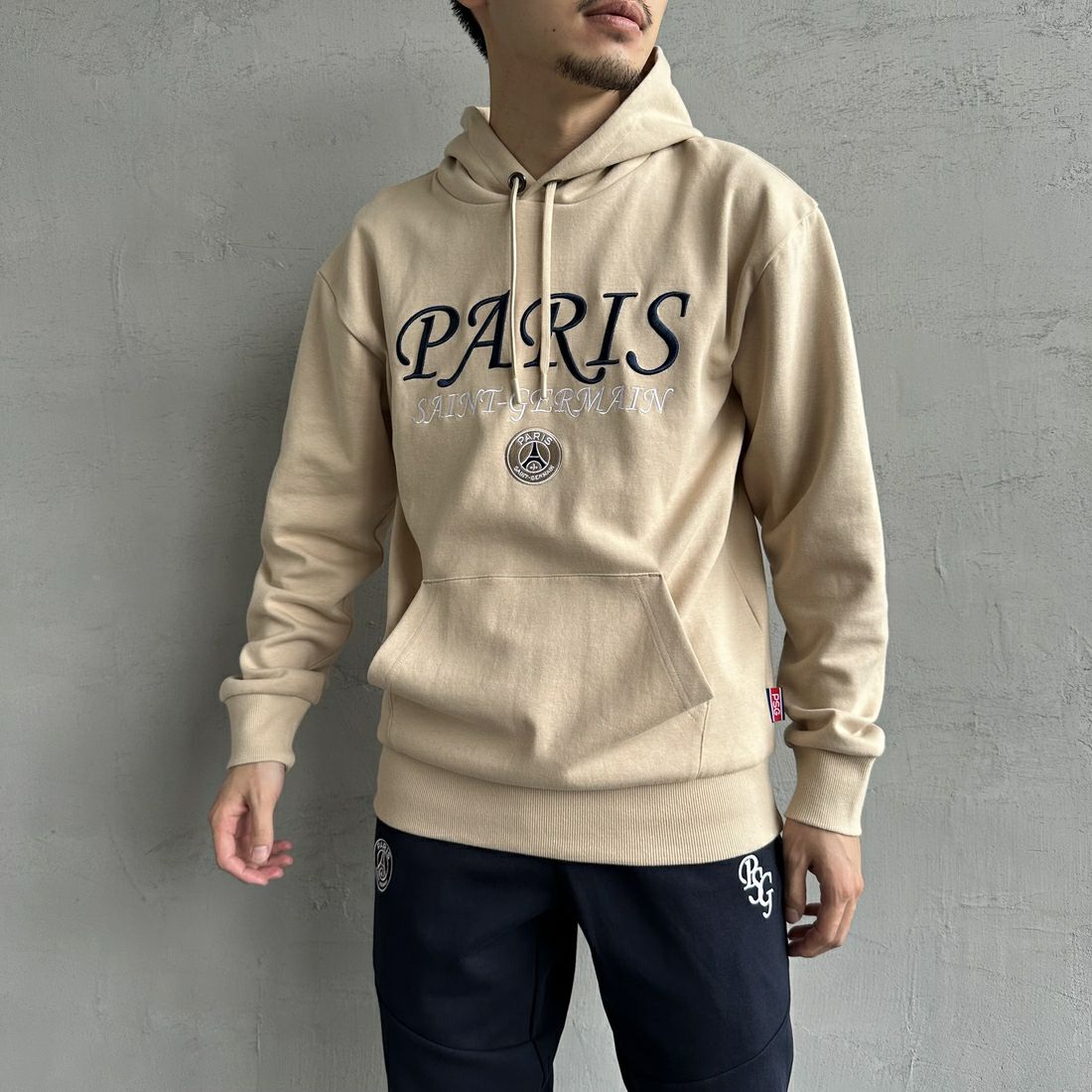 PARIS SAINT-GERMAN [パリ・サンジェルマン] PSG ブランド刺繍ロゴ スウェットパーカー [PS0624FW0001] GREGE &&モデル身長：168cm 着用サイズ：M&&