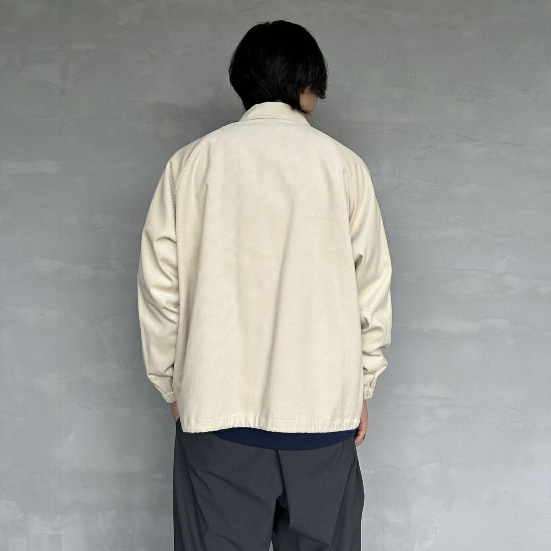 THE FOX [ザフォックス] 別注 ワンポイントロゴ ラグランスリーブコーチジャケット [SN23F001-JF] IVORY &&モデル身長：179cm 着用サイズ：M&&