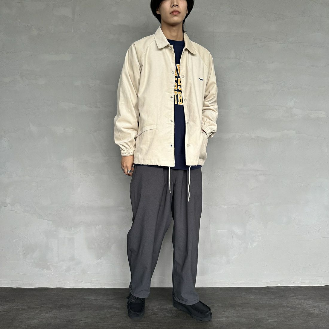 THE FOX [ザフォックス] 別注 ワンポイントロゴ ラグランスリーブコーチジャケット [SN23F001-JF] IVORY &&モデル身長：179cm 着用サイズ：L&&